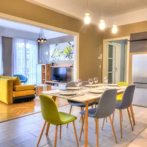 Central Downtown Apartment